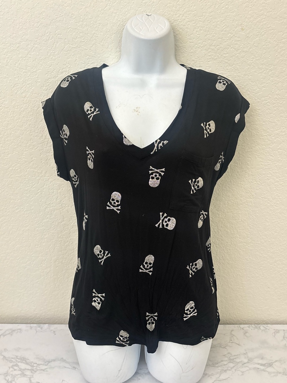 No Boundaries Juniors Size S 3-5 Black Short Sleeve Top Glitter Skulls  Y2K